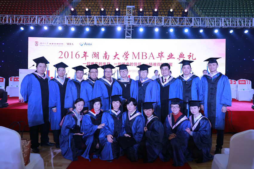 湖南大学毕业证实拍图