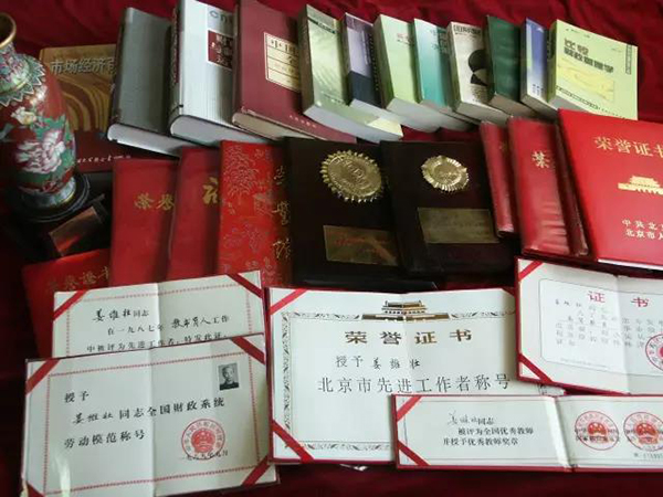 中央财经大学毕业证书图片